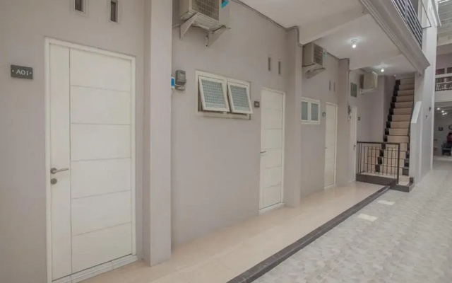 RedDoorz near Ciputra Golf Surabaya