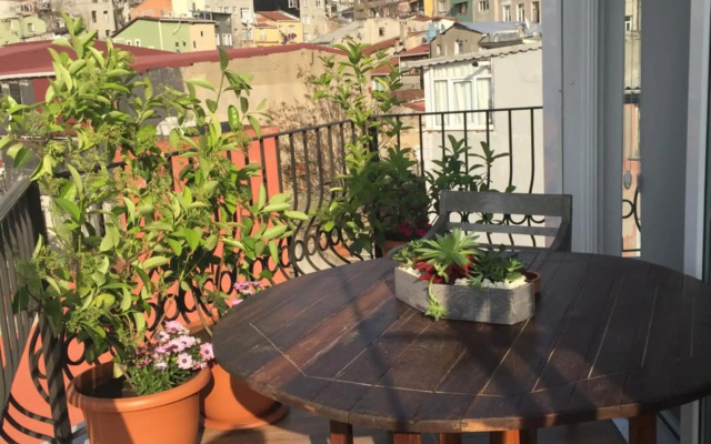 The White Swan Suites Beyoglu