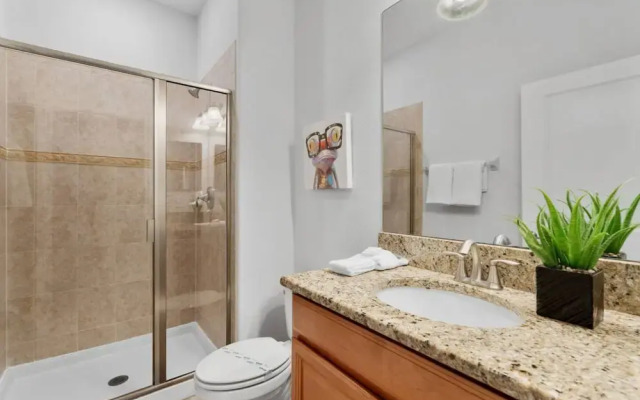 Amazing 4bdr Near Parks w Pool