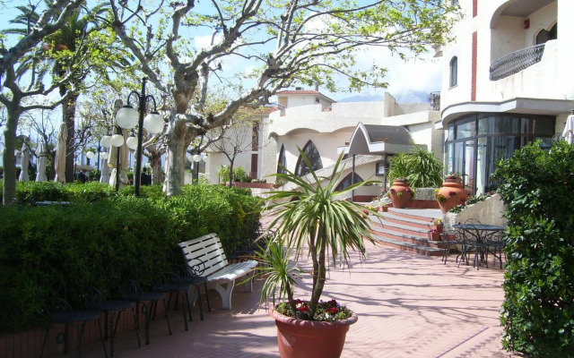 Bajamar Beach Hotel