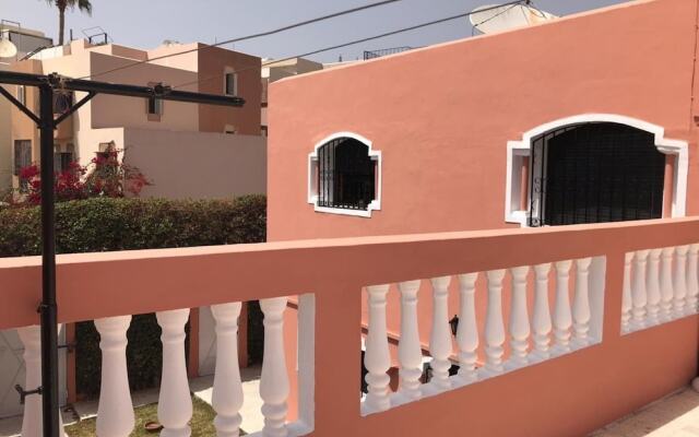 Stylish 4 Bedrooms Villa Ref 1081