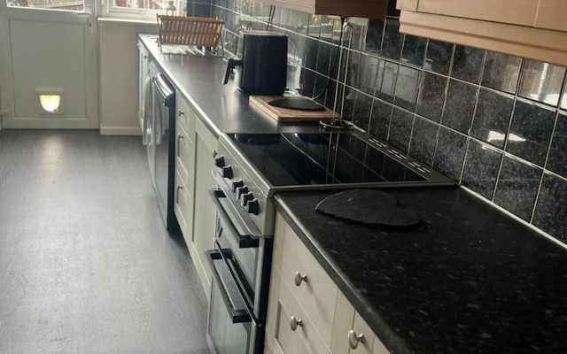 Comfortable 3 Bedroom House-ng5,sleeps 5