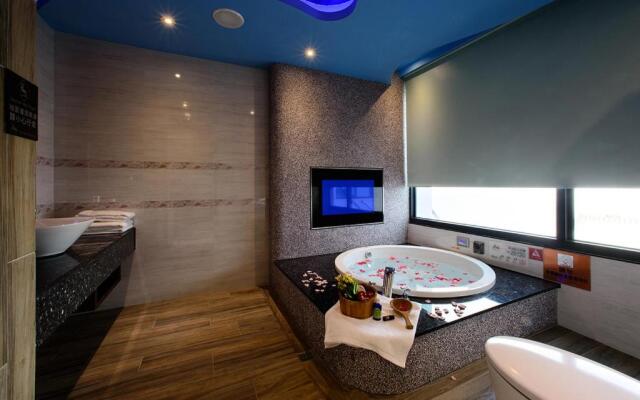 Chen He Spa Motel