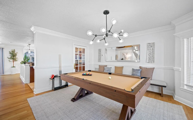 Exquisite Bayview Villa With Pool and Games!