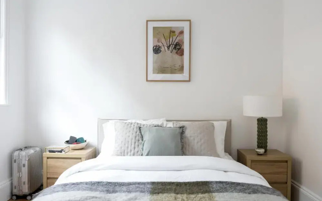 Generously Large 1 Bedroom Apartment in Farringdon