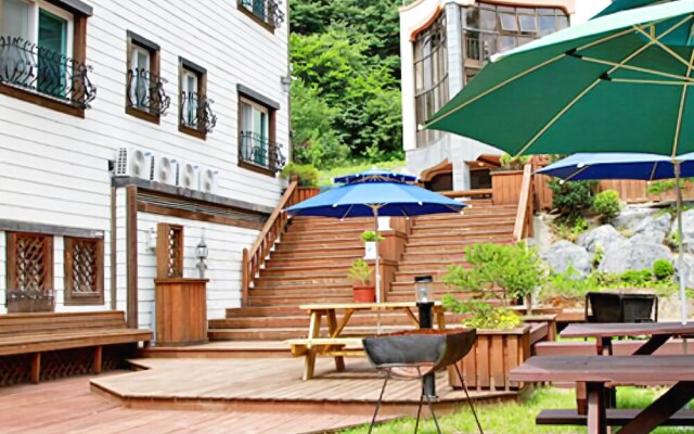 Danyang Carpediem Pension