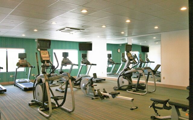 Holiday Inn Express & Suites Clarion