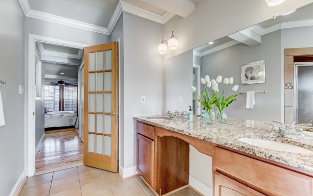 Upscale Home W/rooftopdeck&parking Near Stadiums