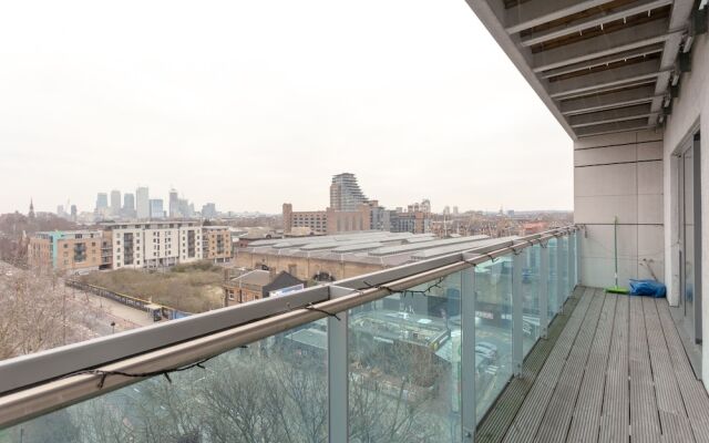 Modern 1 Bedroom Flat in Shadwell With Balcony