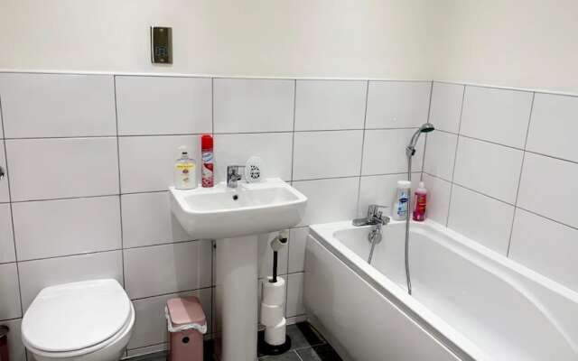 Charming 1-bed Apartment in Bradford City Holiday