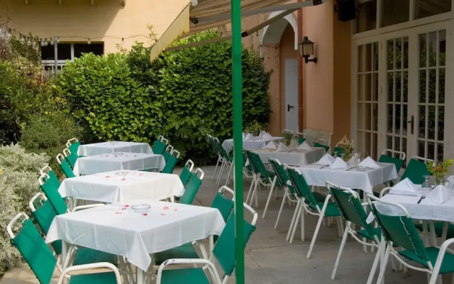 Cozy Apartment in Empuriabrava With Swimming Pool