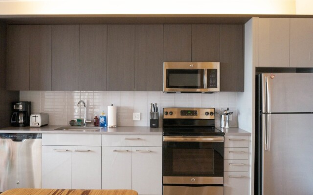 Designer, Spacious 1BD in Historic District
