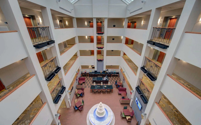 Hampton Inn & Suites Rockville Centre