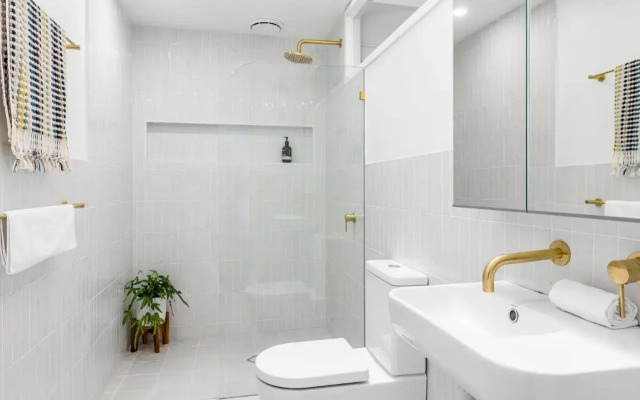 EAST COAST ESCAPES Calinda Sol 6
