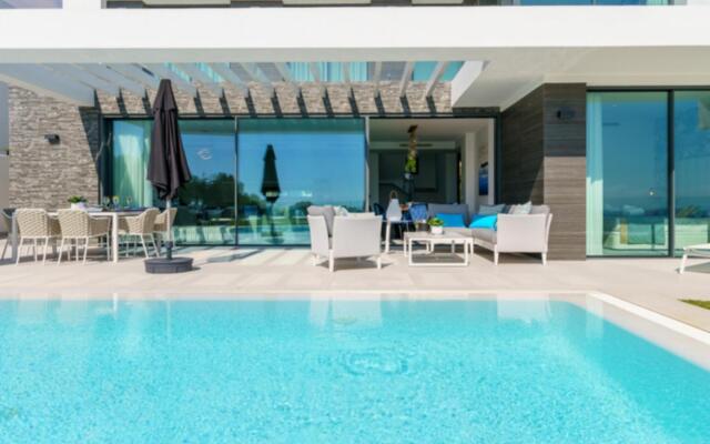 CT 123 - CaboRoyale I