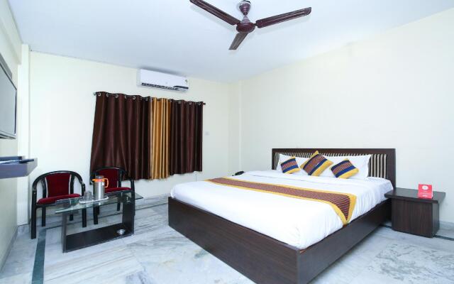 OYO 8170 Hotel Datt Residency