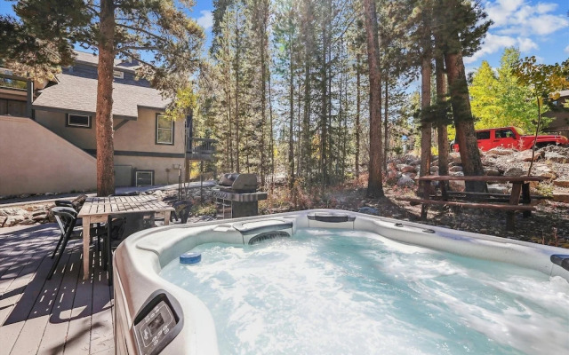 Freeride Haus 3 Bedroom Home by RedAwning