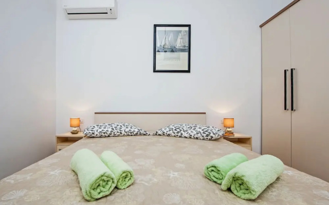 Apartments & Rooms Chiara