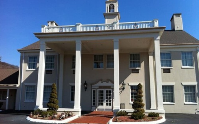 Econo Lodge Conference Center