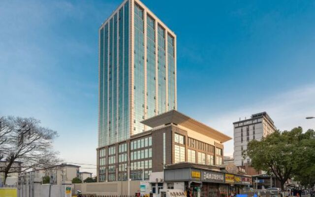 Rezen Dong Hotel
