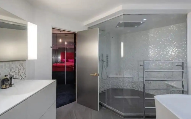 Luxurious Loft Central Soho - 3 Bedrooms Office