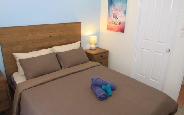 Contemporary Convenient Central Retreat
