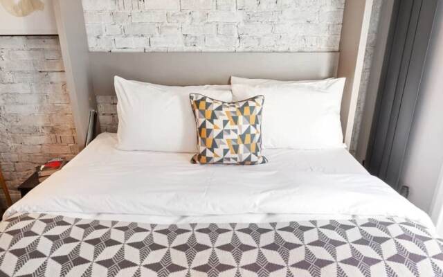 Intimate Studio W/king-size Bed in Camden Town