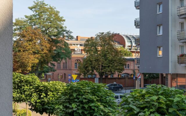 Wojskowa Apartment by Renters