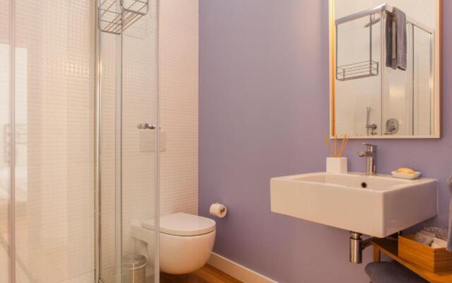 Cozy 1st Floor Flat Central Chiado District With Balconies and AC 19th Century building