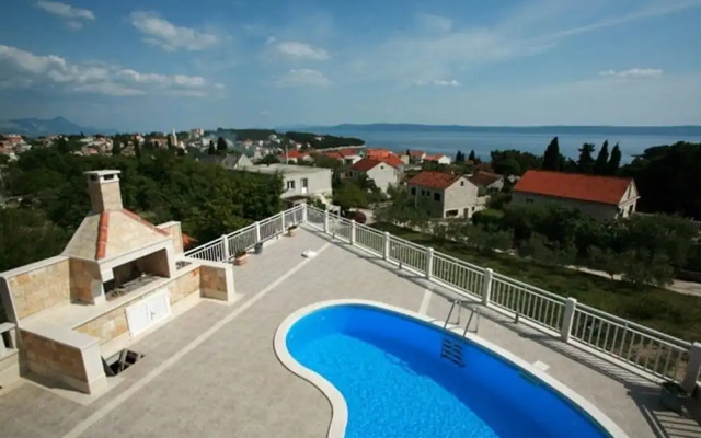 Jure - With Pool - H