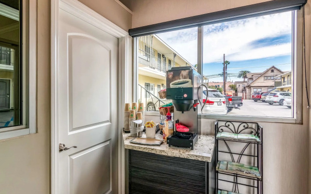 Inn at 50 at Long Beach Convention Center