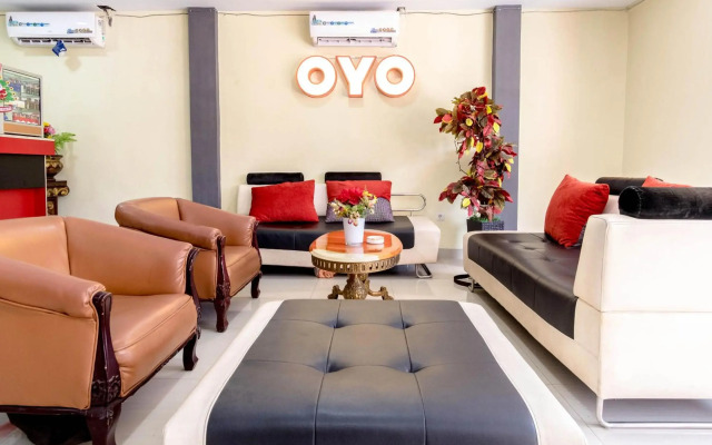 Super OYO 283 Helvetia Residence