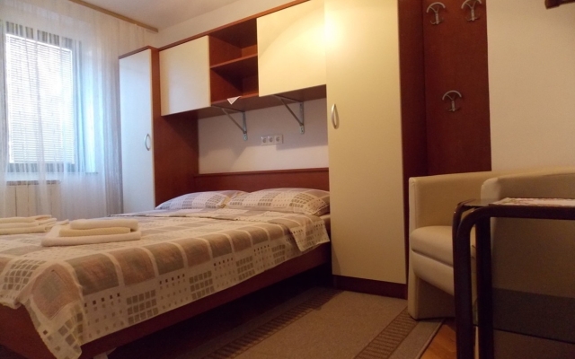Apartment Ivo - with parking : A1 Malinska, Island Krk