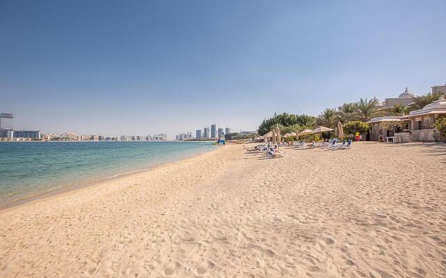 TAJ 5* Palm Jumeirah apartment with beach access