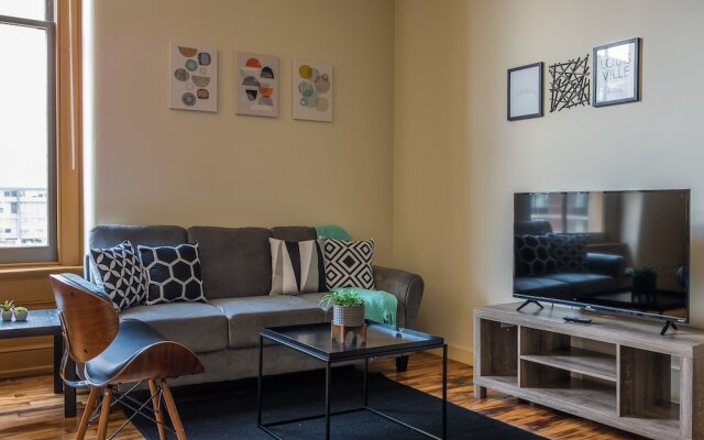 High-Rise Downtown Apts by Frontdesk