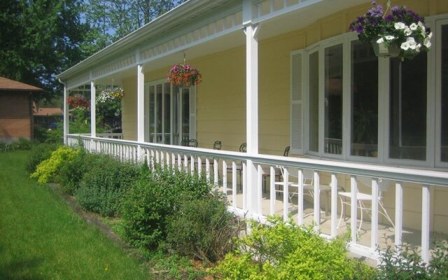 Harbert House Bed & Breakfast