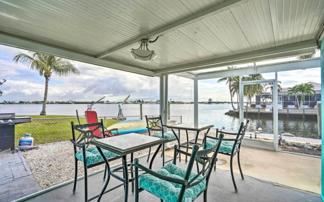 Waterfront Matlacha Home w/ Hot Tub & Grill!