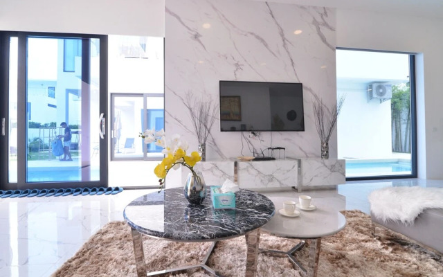 Villa with Shared Pool in Central Pattaya - Palmc16