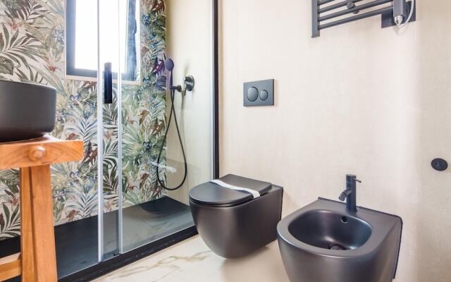 Welcomely - Deluxe Room - Charles Aznavour