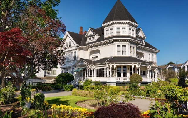 Pendray Inn & Tea House