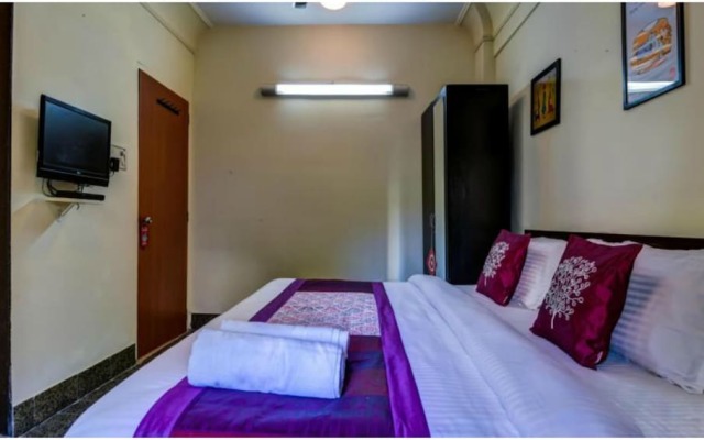 OYO 2080 Apartment near Juhu Beach