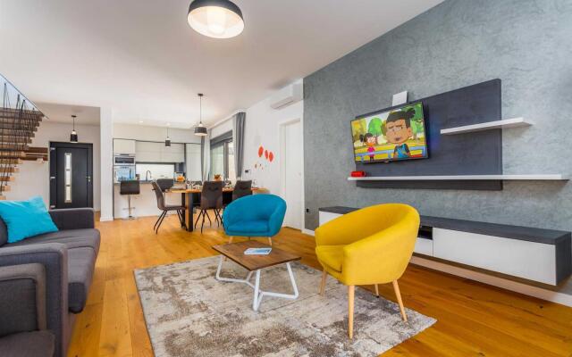 Villa MARIA with heated swimming pool