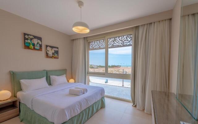 Mangroovy 2 Bedroom Sea View Apartment, Pool & Beach