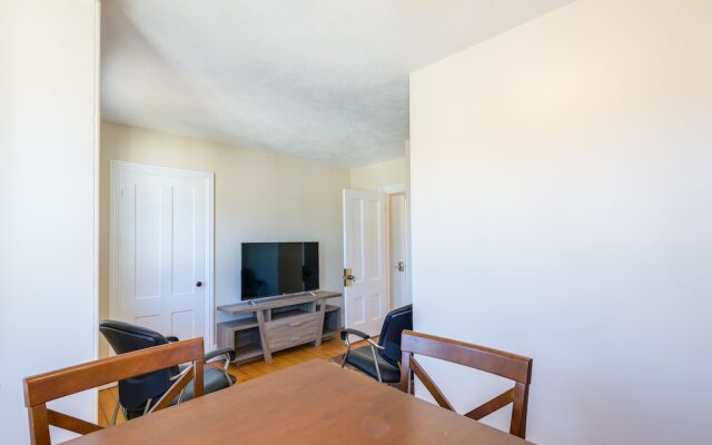 Chestnut Hill Apts by Starlight Suites