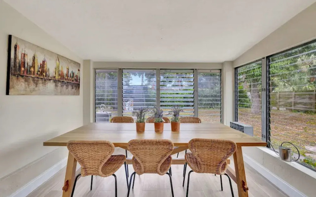 Pompano Beach Bungalow for 5!
