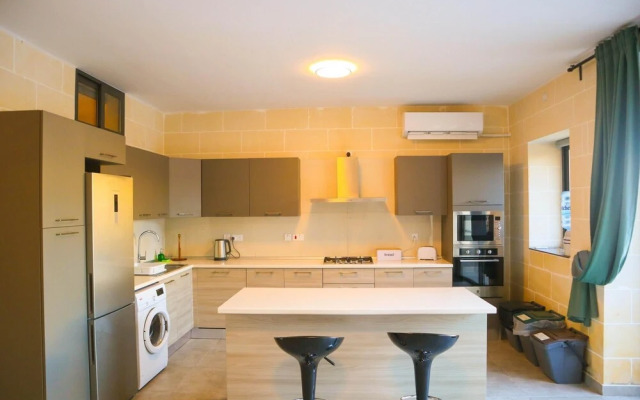 3 Bedroom Apartment With Private Pool and hot tub