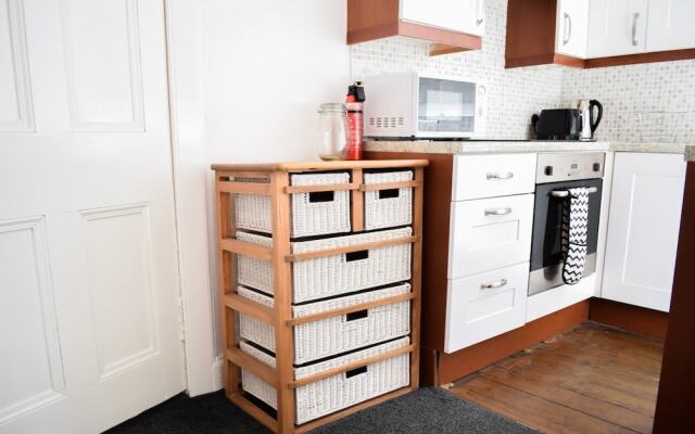 Bright 1 Bedroom Apartment in Edinburgh