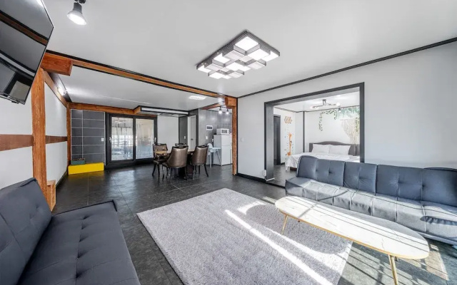 Gyeongju Palace Hanok Kids Pool Villa