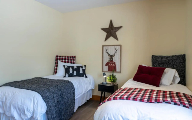 4-Bedroom Chalet Fraternite in Lac-Superieur Tremblant