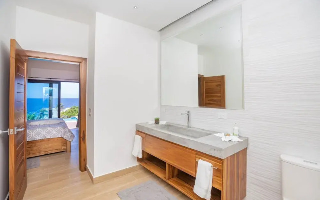 West Bay Breeze 3 Bedroom Home by RedAwning